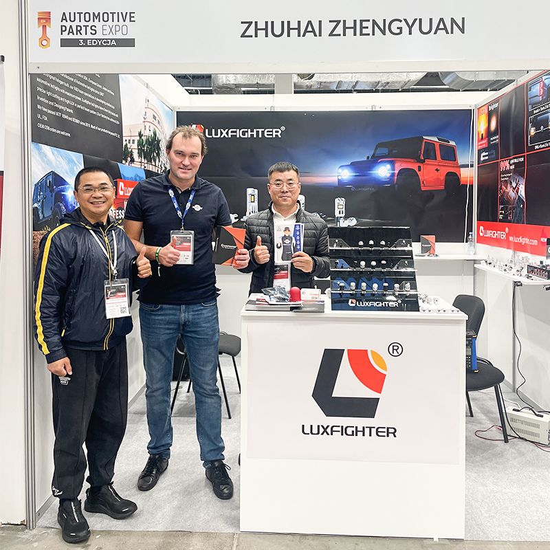 LUXFIGHTER LED-koplampen en mistlampen AUTOMOTIVE PARTS Expo krijgt veel bijval