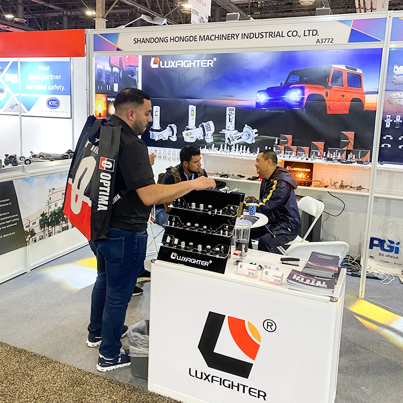 LUXFIGHTER LED-koplampen op Automotive Aftermarket Products Expo